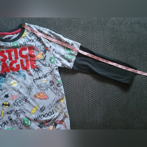 Boys Justice League Size L 10/12 Long Sleeve Shirt! - Picture 3 of 4